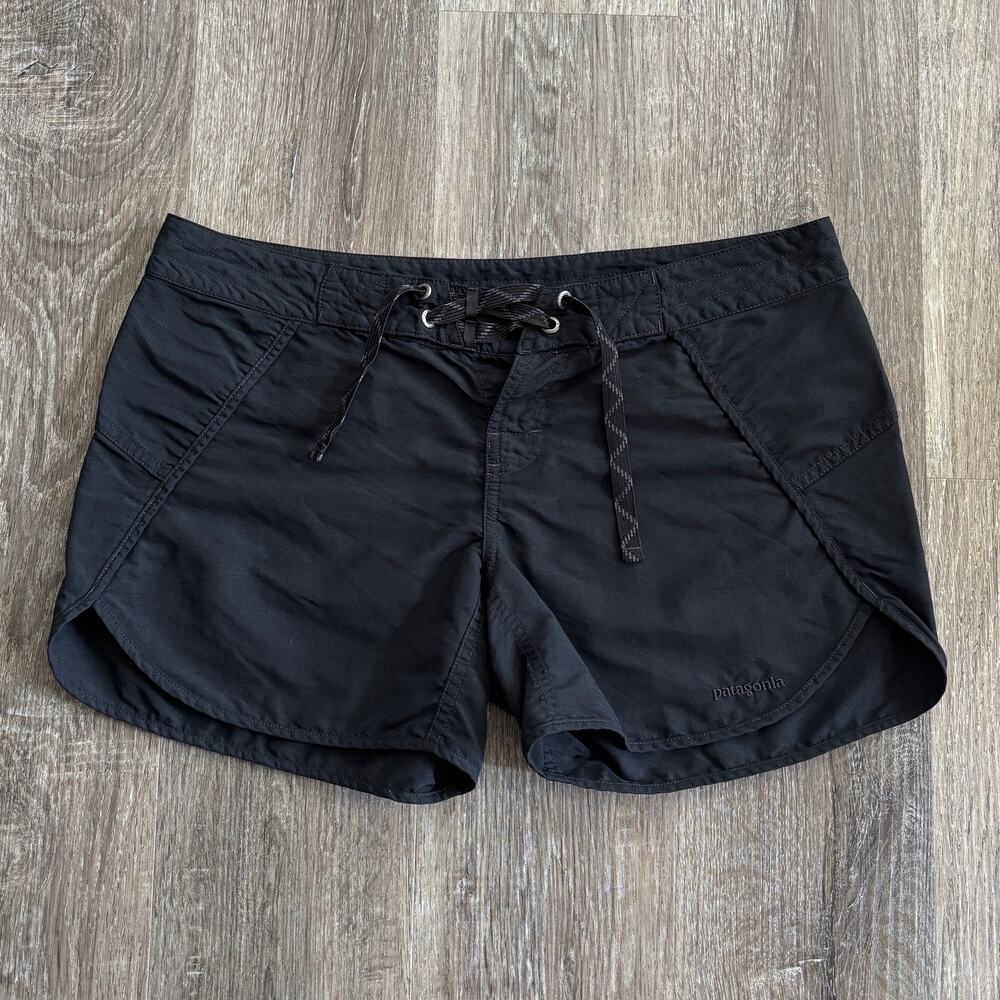 Patagonia Women’s Wavefarer Board Shorts in Black - Size: 6